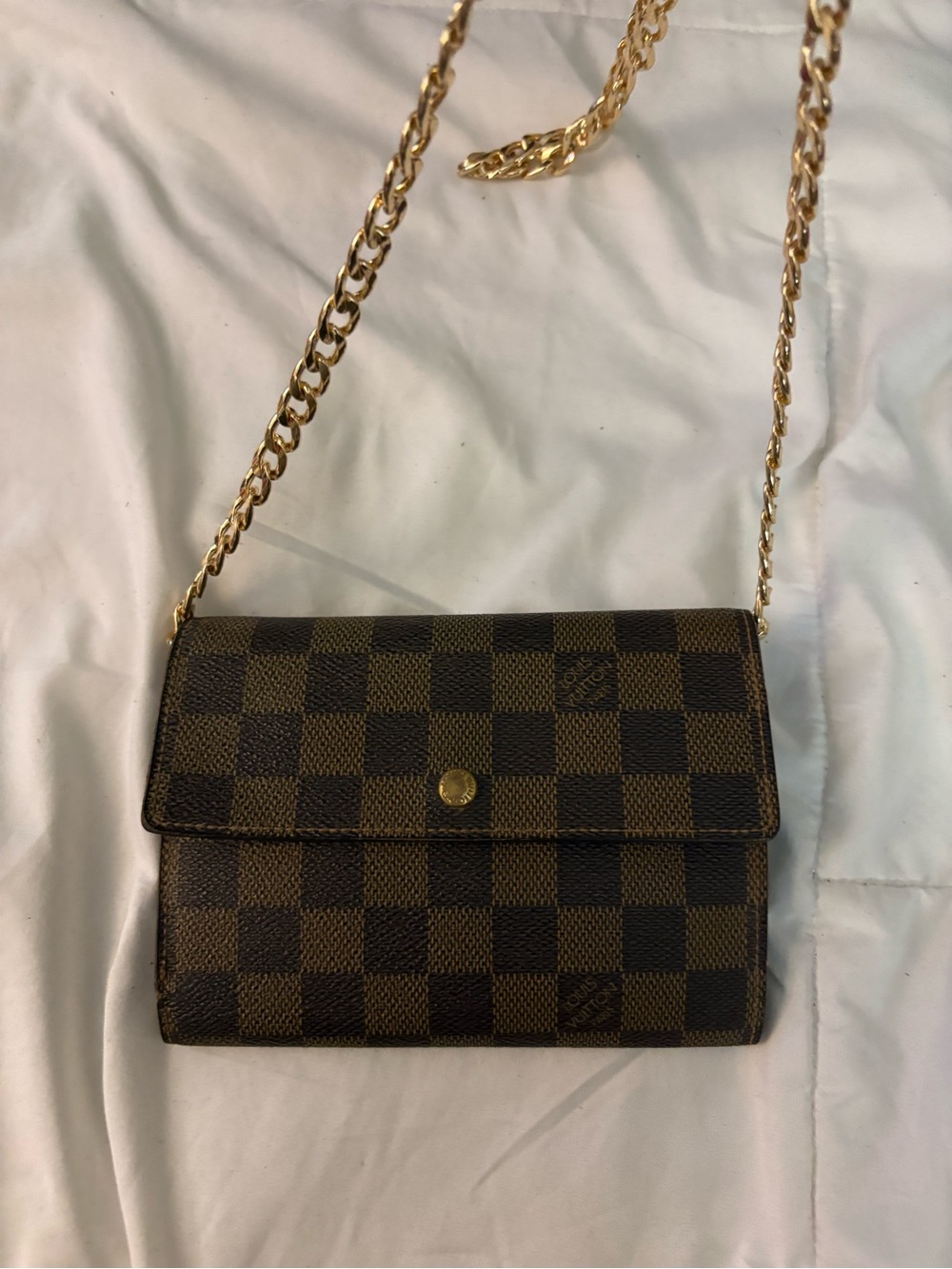 Louis Vuitton wallet / can be converted to crossbody